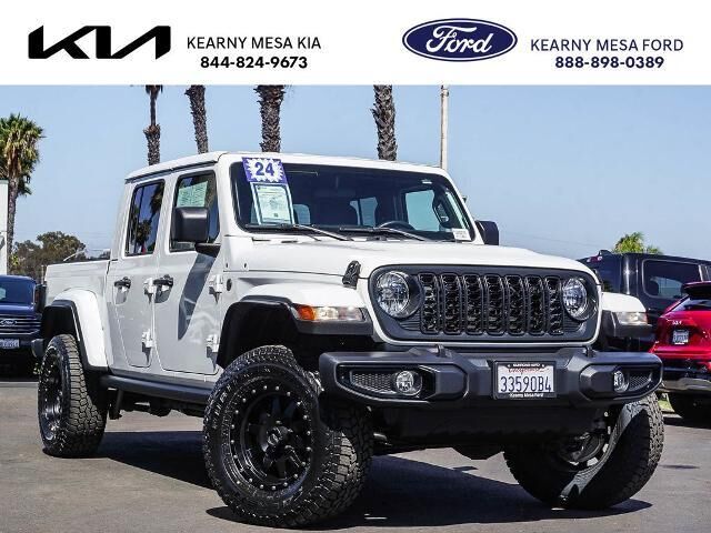 2024 Jeep Gladiator Sport — photo 1 of 12