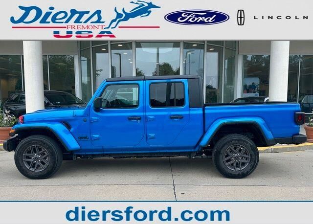 2024 Jeep Gladiator Sport