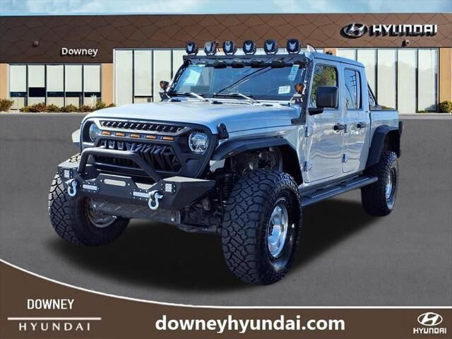 2023 Jeep Gladiator Overland — photo 1 of 7