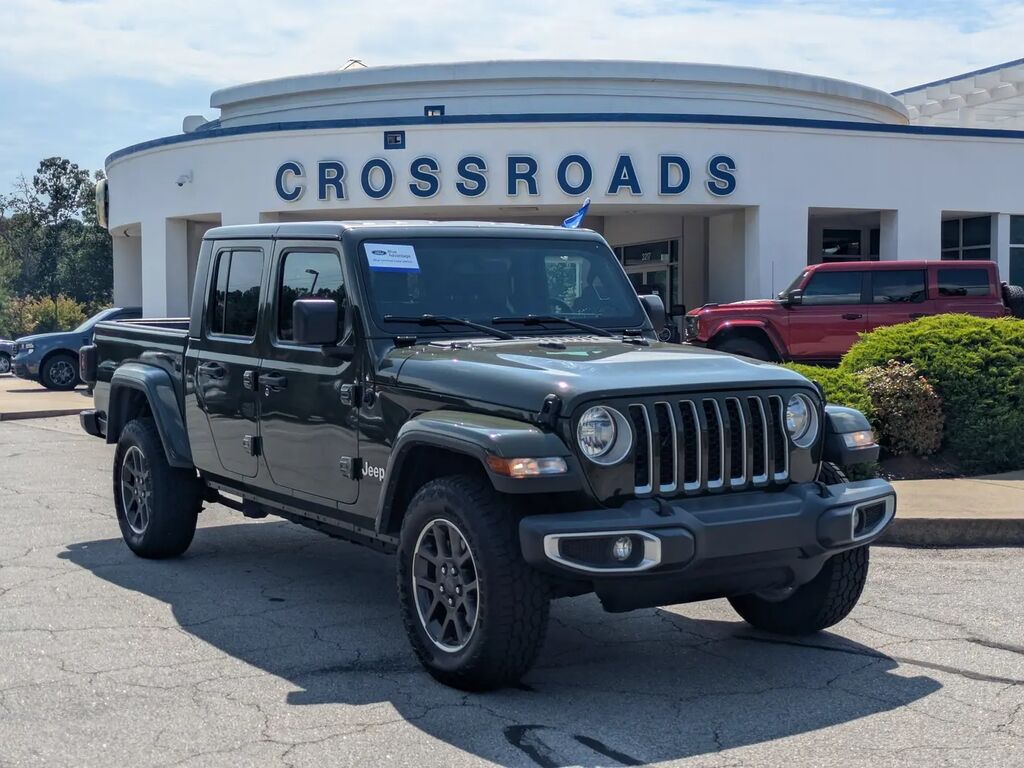 2023 Jeep Gladiator Overland — photo 1 of 13