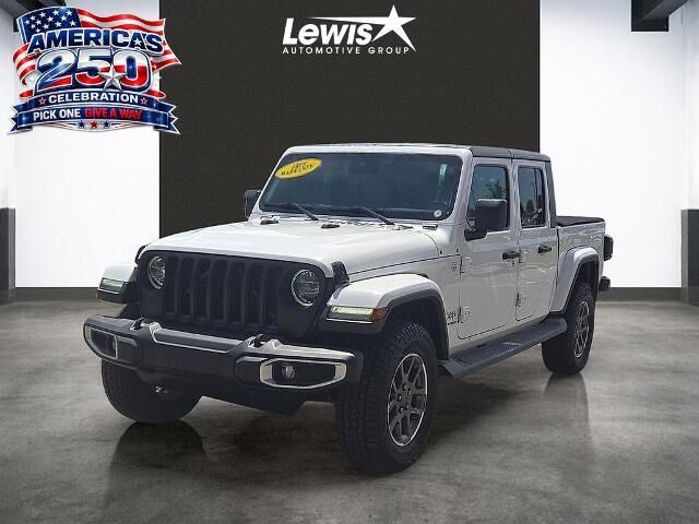 2020 Jeep Gladiator Overland — photo 1 of 26