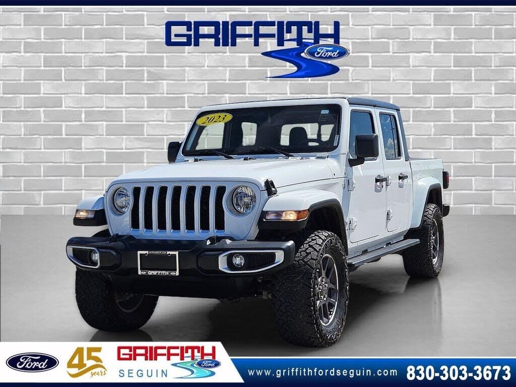 2023 Jeep Gladiator Overland — photo 1 of 1