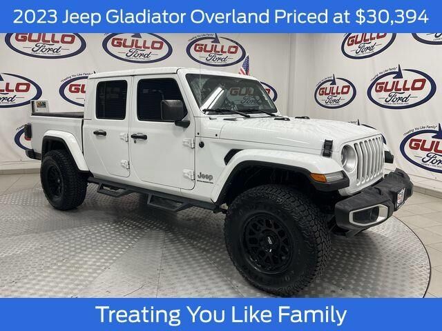 2023 Jeep Gladiator Overland — photo 1 of 13