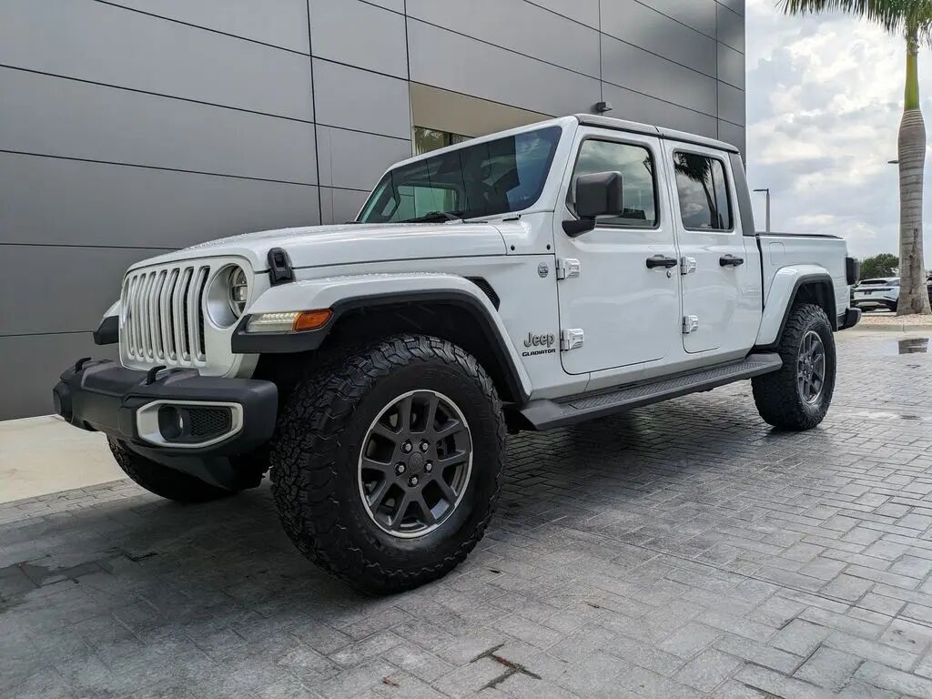 2020 Jeep Gladiator Overland — photo 1 of 13