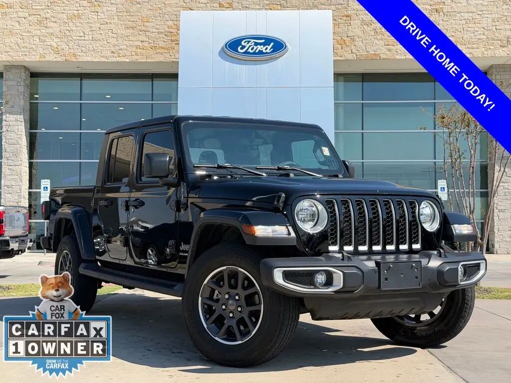 2023 Jeep Gladiator Overland — photo 1 of 13