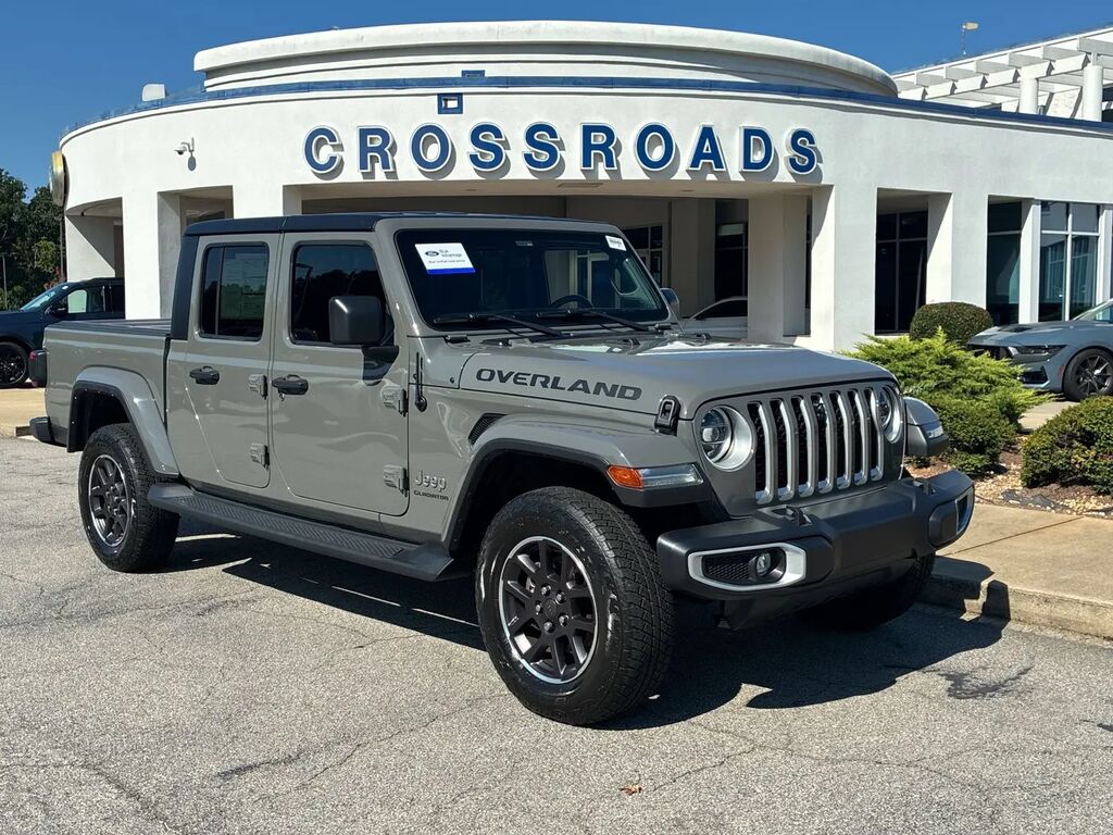 2022 Jeep Gladiator Overland — photo 1 of 13