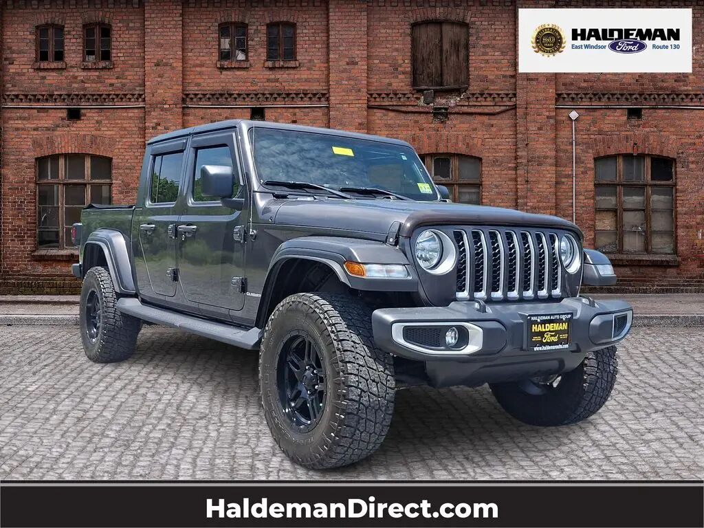 2021 Jeep Gladiator Overland — photo 1 of 13