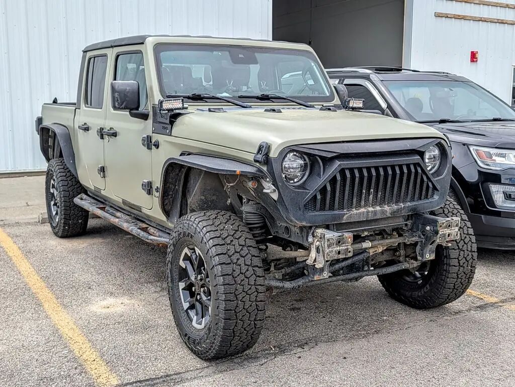 2021 Jeep Gladiator Overland — photo 1 of 2