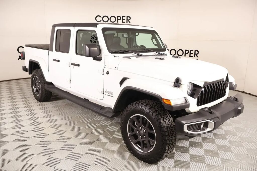 2022 Jeep Gladiator Overland — photo 1 of 13