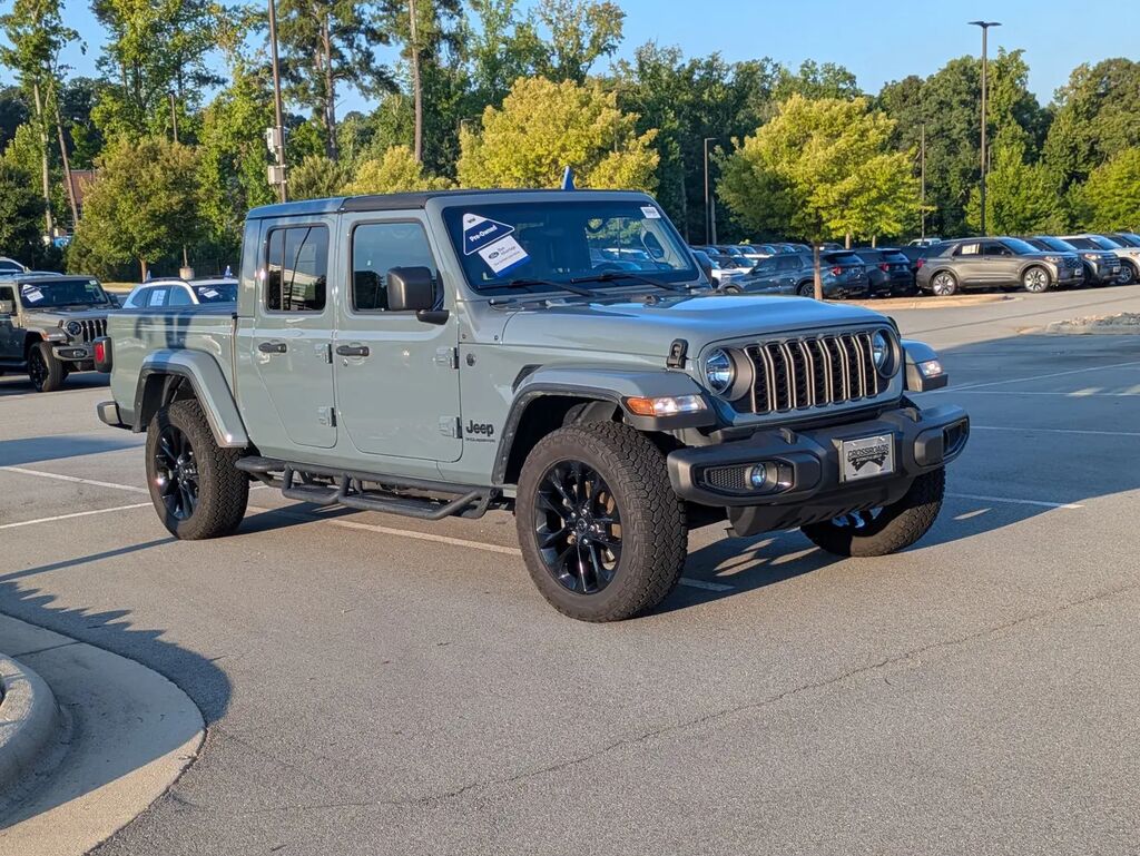 2025 Jeep Gladiator Sport — photo 1 of 13