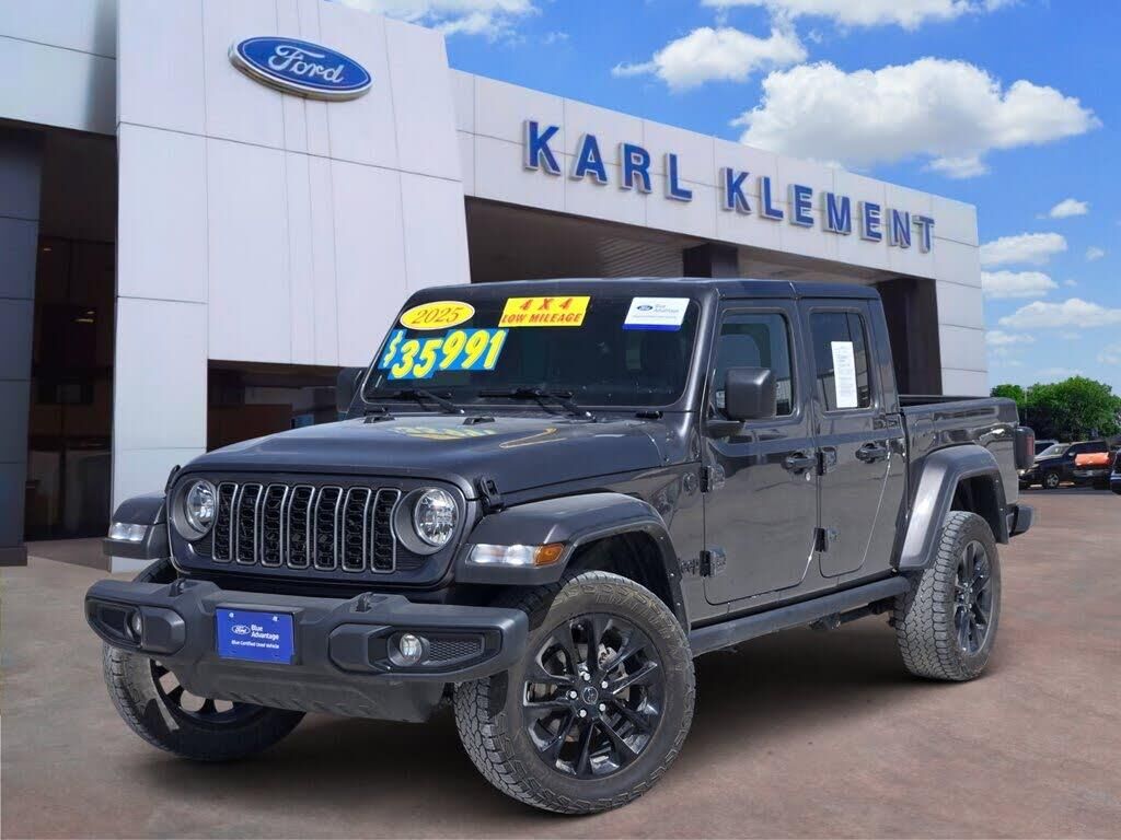 2025 Jeep Gladiator Sport — photo 1 of 1