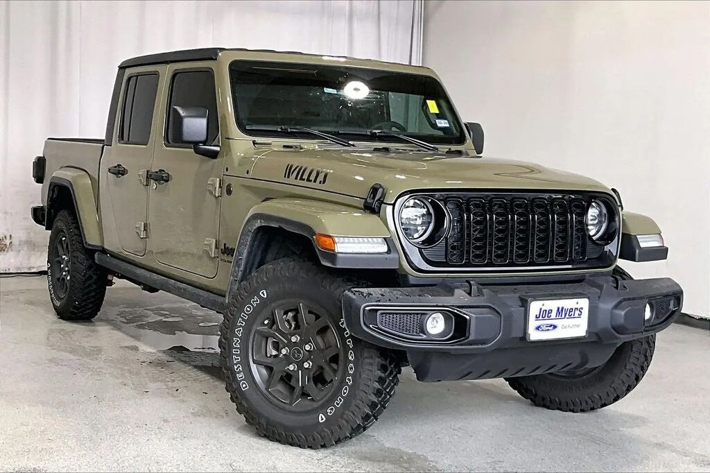 2025 Jeep Gladiator Sport — photo 1 of 13