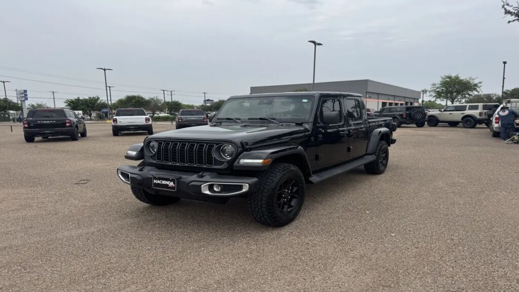 2025 Jeep Gladiator Sport — photo 1 of 13
