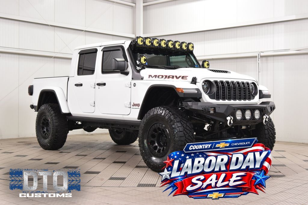 2025 Jeep Gladiator Mojave — photo 1 of 11