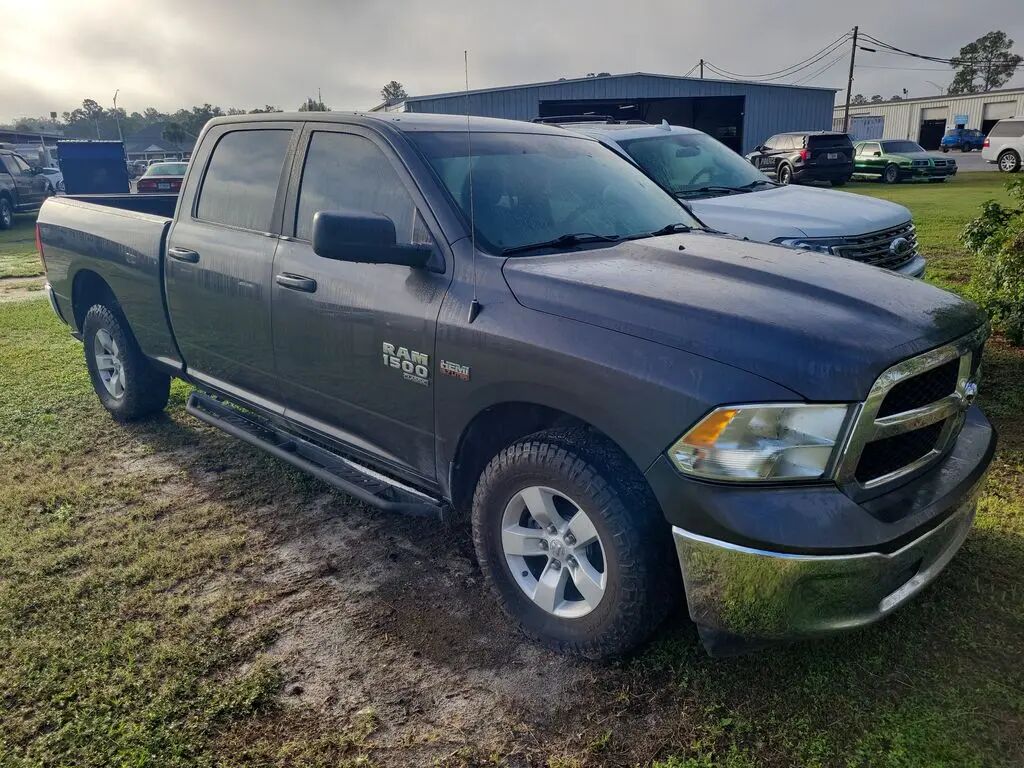 2021 Ram 1500 Classic SLT — photo 1 of 7