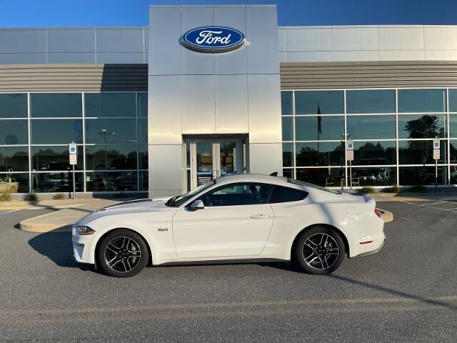 2022 Ford Mustang GT Premium — photo 1 of 13