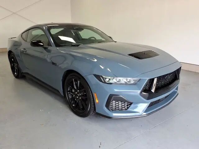 2025 Ford Mustang GT — photo 1 of 13