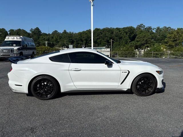 2019 Ford Mustang Shelby GT350 — photo 1 of 1