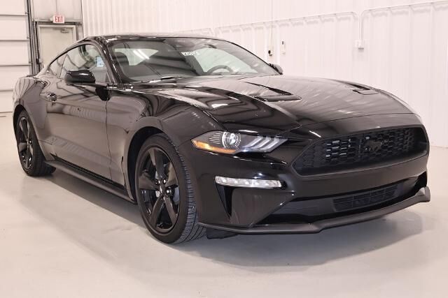 2021 Ford Mustang EcoBoost — photo 1 of 3