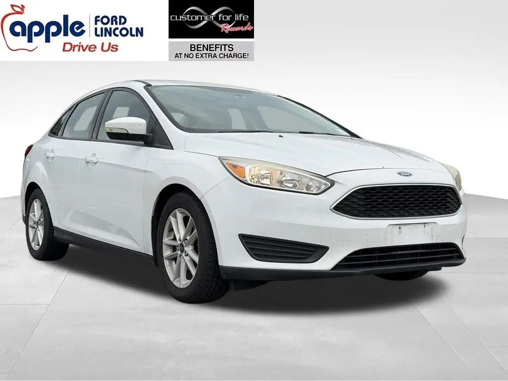 2016 Ford Focus SE — photo 1 of 24
