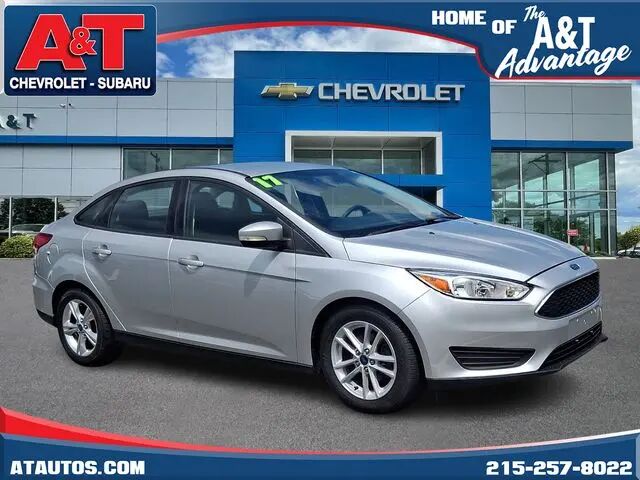 2017 Ford Focus SE — photo 1 of 13
