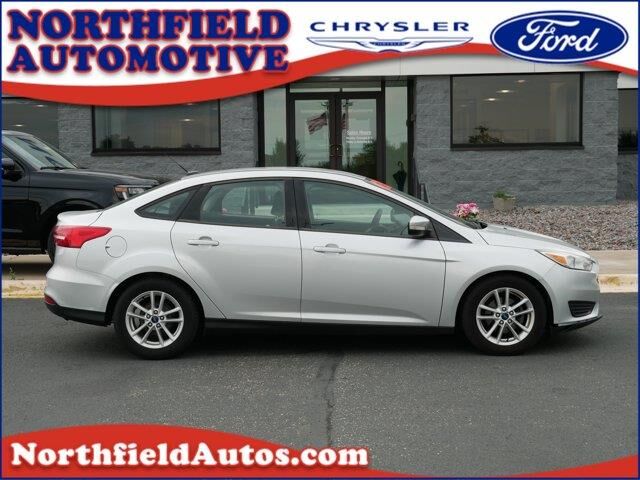 2017 Ford Focus SE — photo 1 of 13