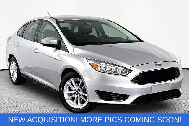 2017 Ford Focus SE — photo 1 of 13