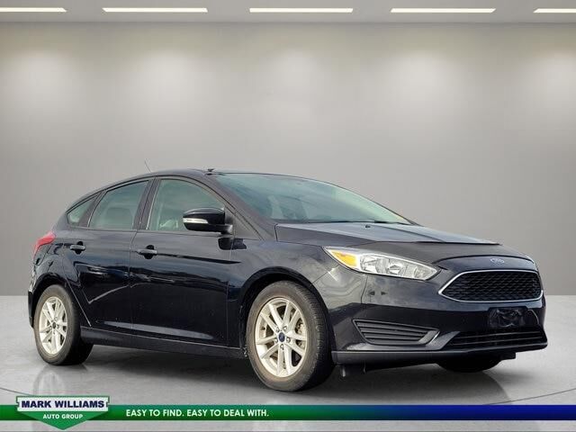 2015 Ford Focus SE — photo 1 of 10