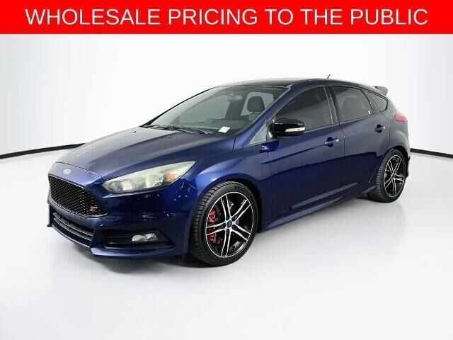 2016 Ford Focus ST — photo 1 of 13