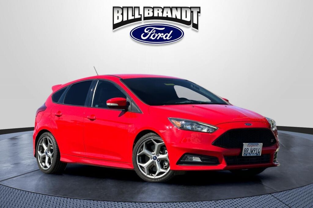 2017 Ford Focus ST — photo 1 of 13