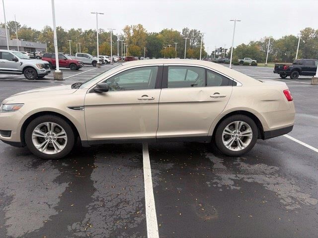 2017 Ford Taurus SE
