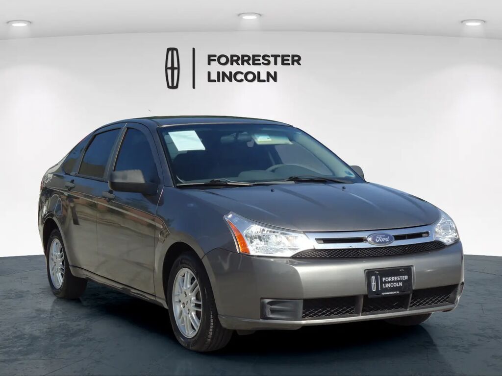 2010 Ford Focus SE — photo 1 of 1