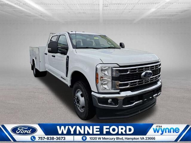 2025 Ford F-350 Super Duty Lariat — photo 1 of 13