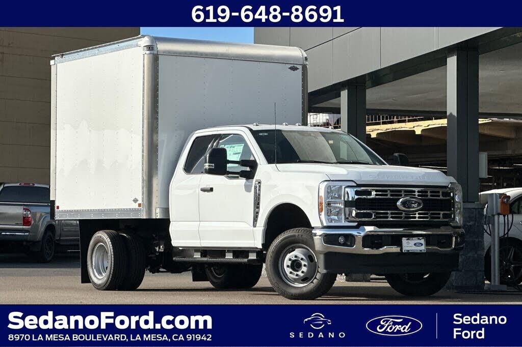 2024 Ford F-350 Super Duty Lariat — photo 1 of 1