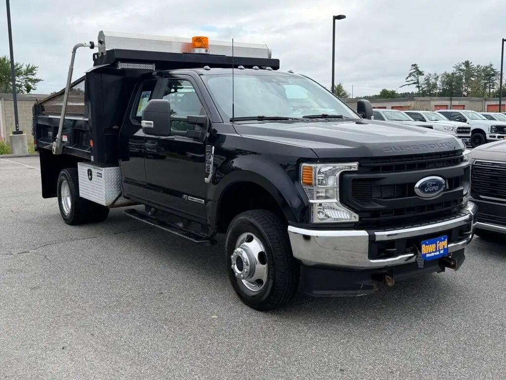 2022 Ford F-350 Super Duty Lariat — photo 1 of 13