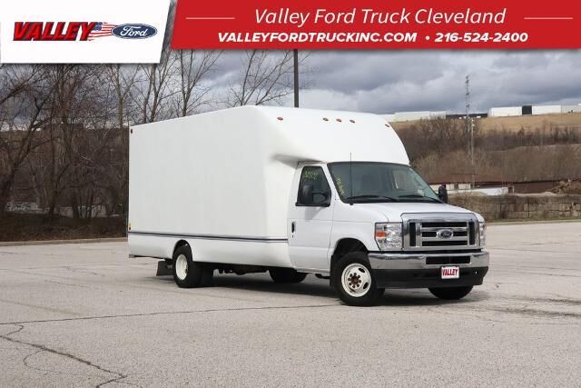 2025 Ford E-Series E-450 SD