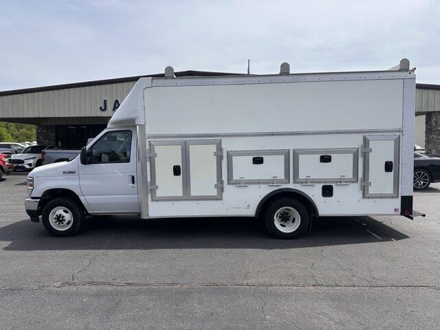 2024 Ford E-Series E-450 SD