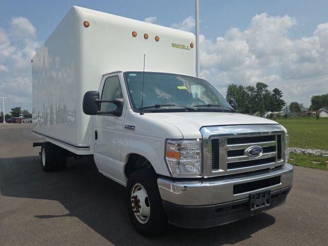 2023 Ford E-Series E-450 SD