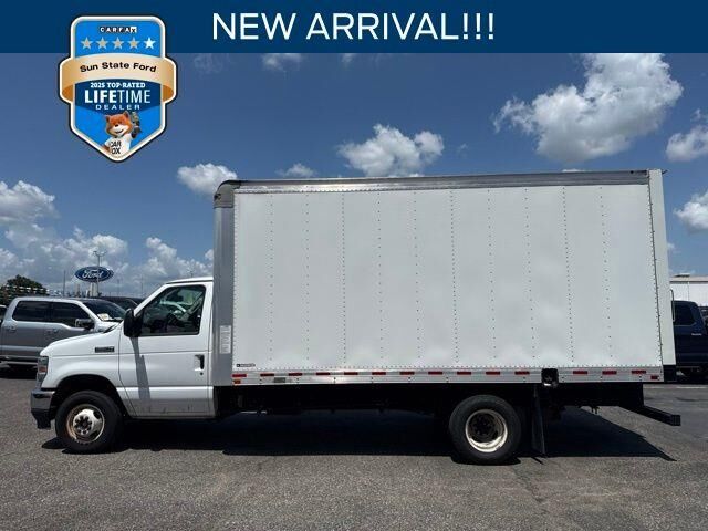 2024 Ford E-Series E-450 SD