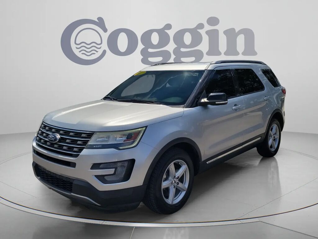 2017 Ford Explorer XLT — photo 1 of 13
