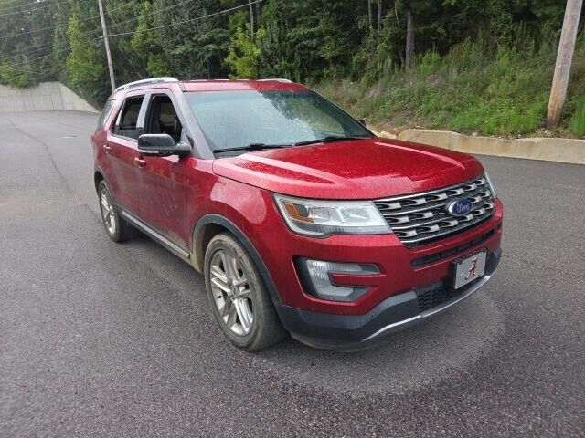 2016 Ford Explorer XLT — photo 1 of 2