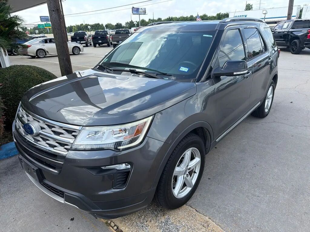 2018 Ford Explorer XLT — photo 1 of 7
