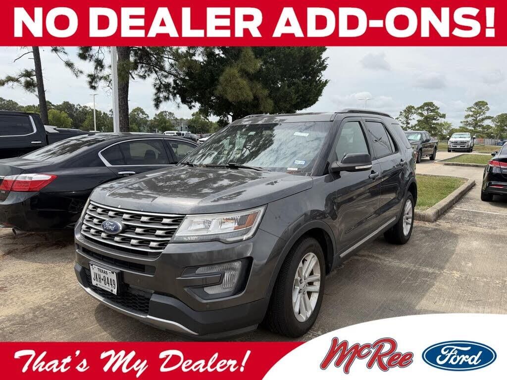2017 Ford Explorer XLT — photo 1 of 1
