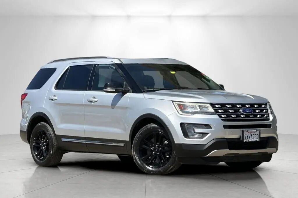 2017 Ford Explorer XLT — photo 1 of 13