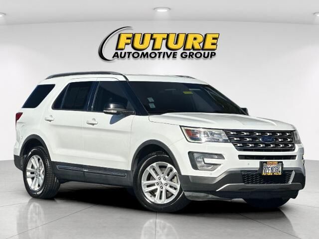 2017 Ford Explorer XLT — photo 1 of 13