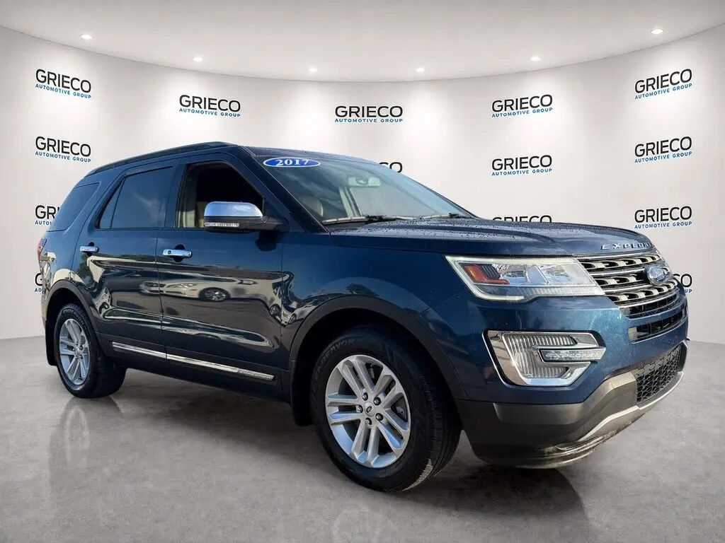 2017 Ford Explorer XLT — photo 1 of 13