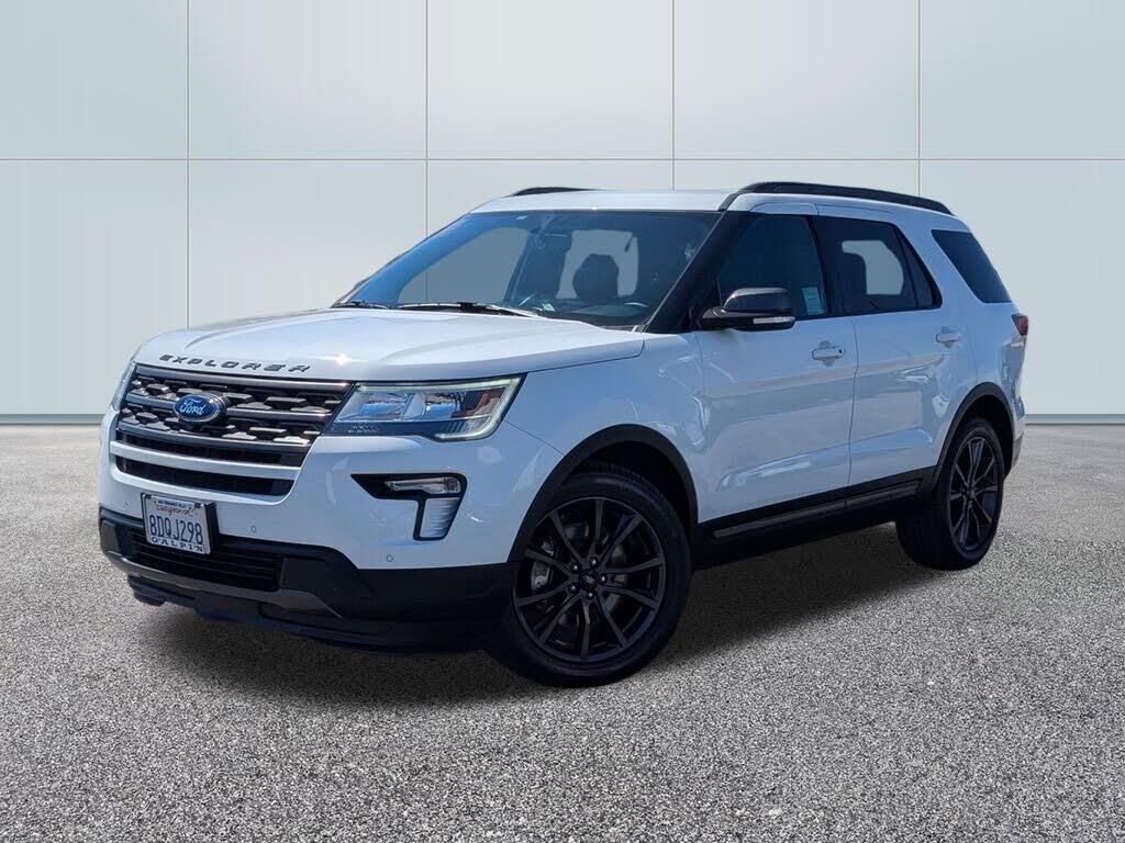 2018 Ford Explorer XLT — photo 1 of 1