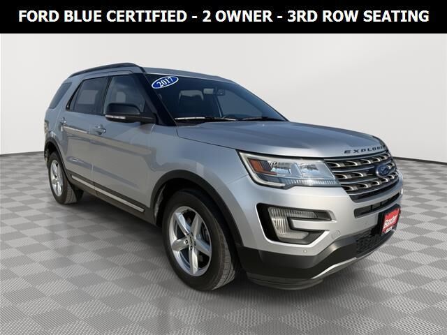 2017 Ford Explorer XLT — photo 1 of 4