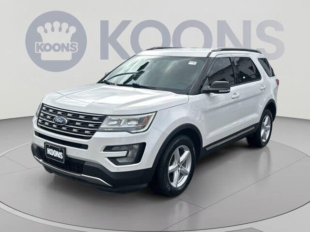 2017 Ford Explorer XLT — photo 1 of 13