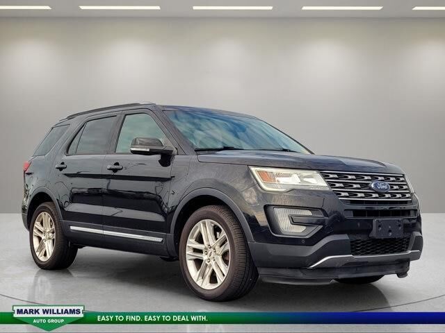 2017 Ford Explorer XLT — photo 1 of 10